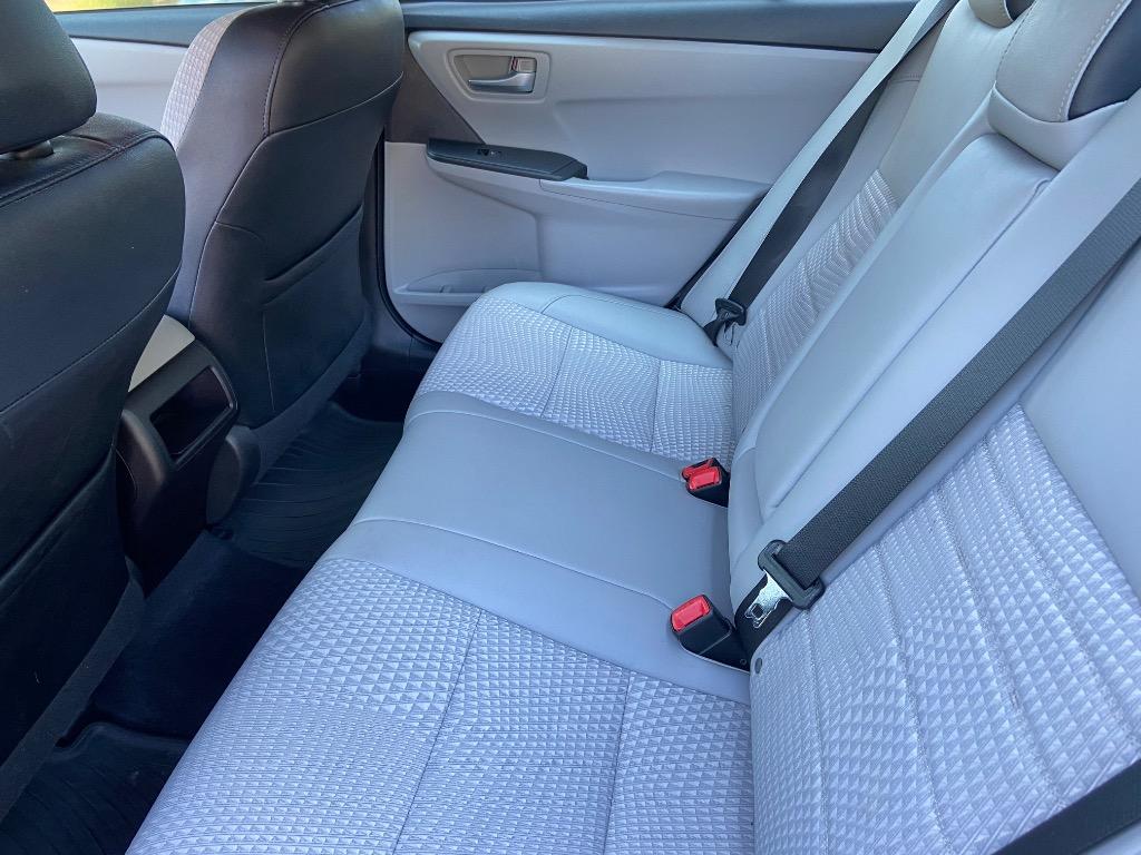 2015 Toyota Camry XLE photo 10