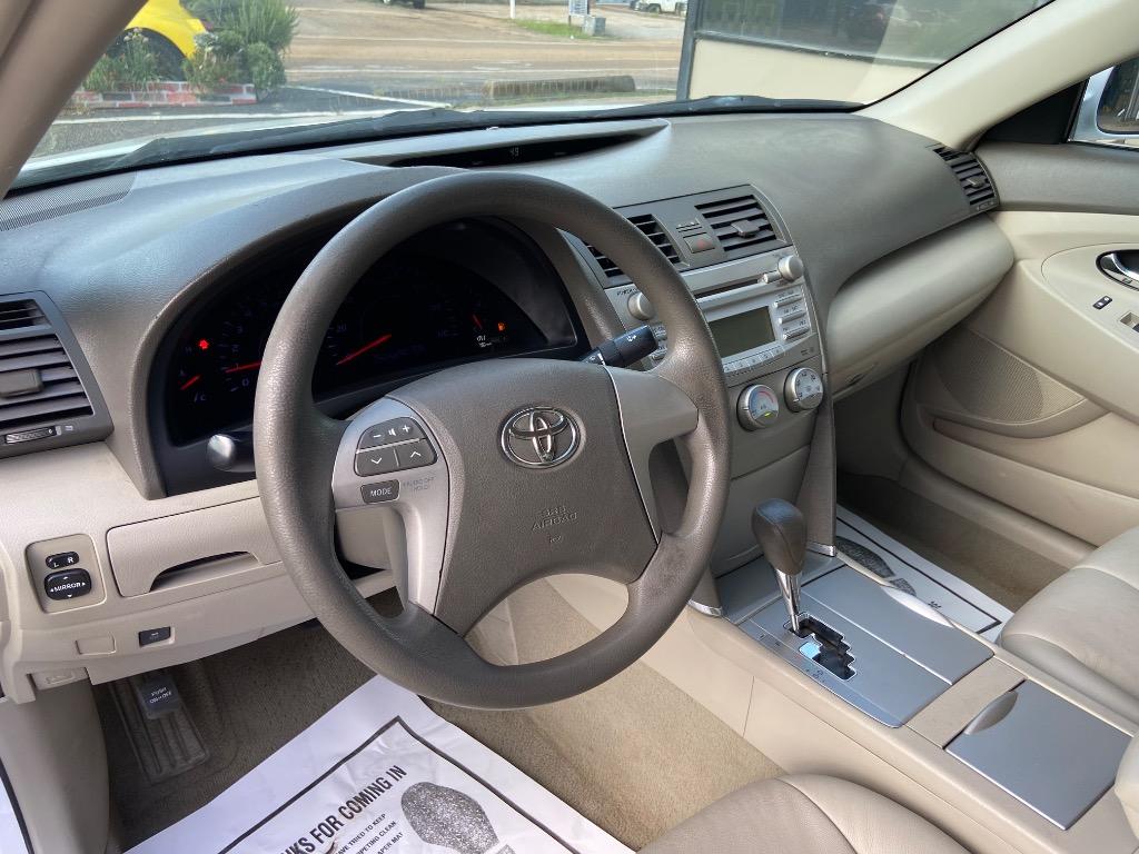 2011 Toyota Camry XLE photo 2