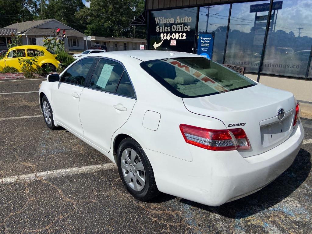 2011 Toyota Camry XLE photo 4