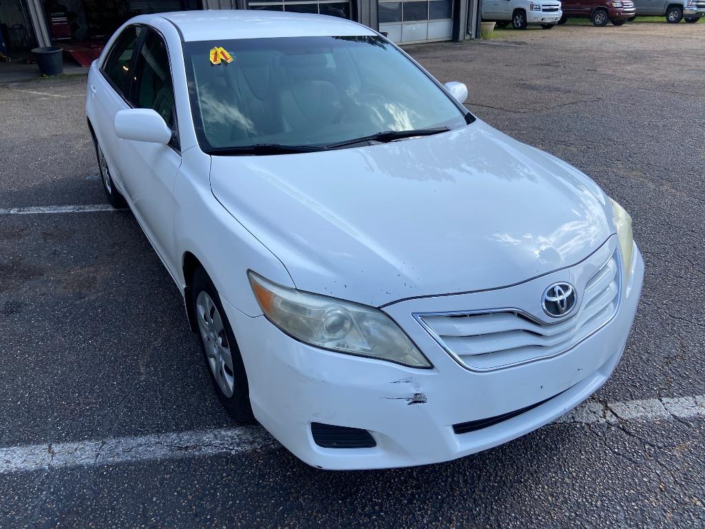 2011 Toyota Camry XLE photo 13