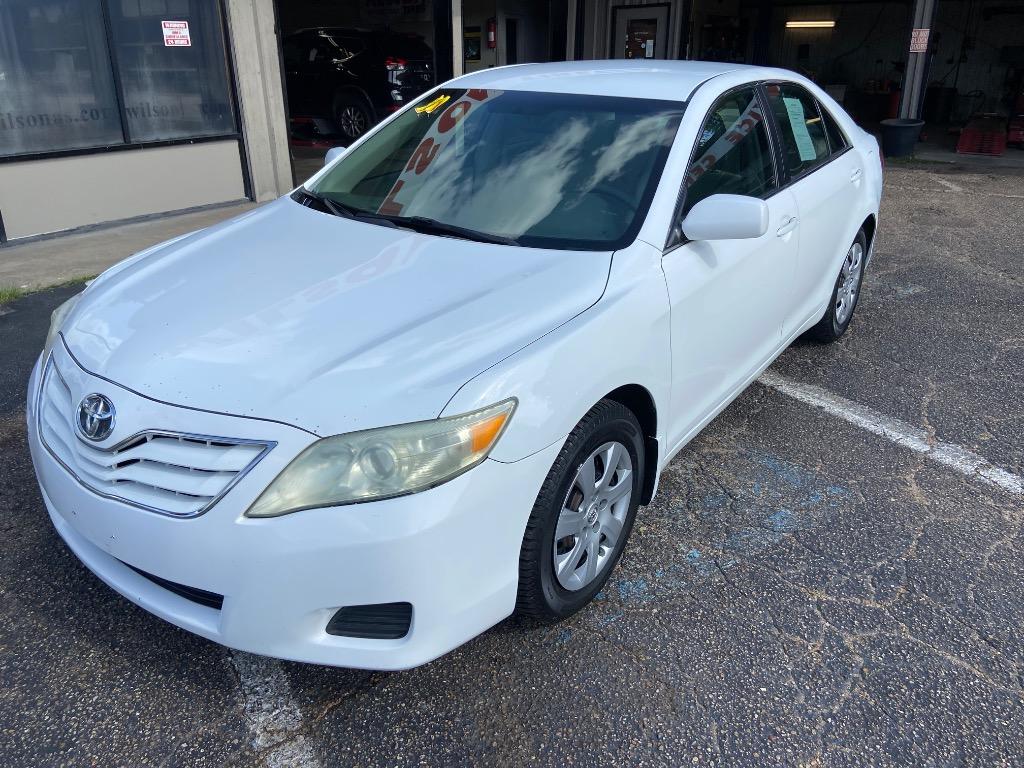 2011 Toyota Camry XLE photo 3