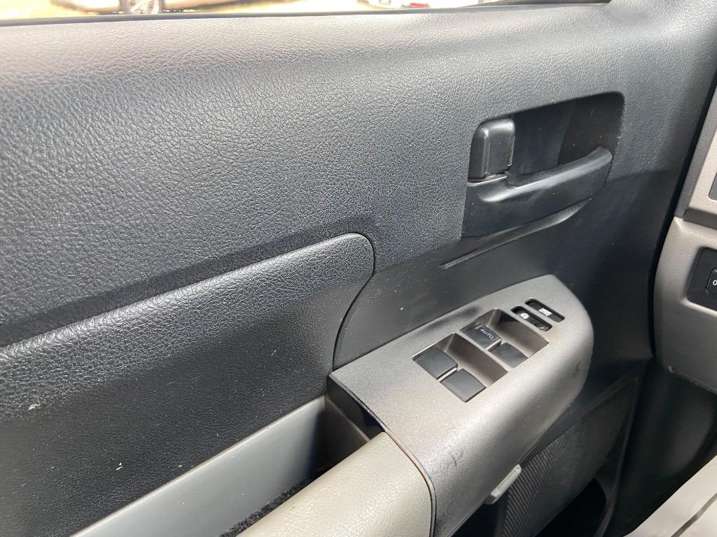 2011 Toyota Tundra Base photo 8